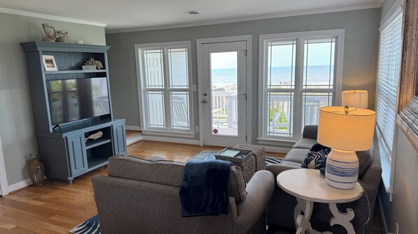 Smart TV, DVD player - Remodeled oceanfront home (Holden Beach)