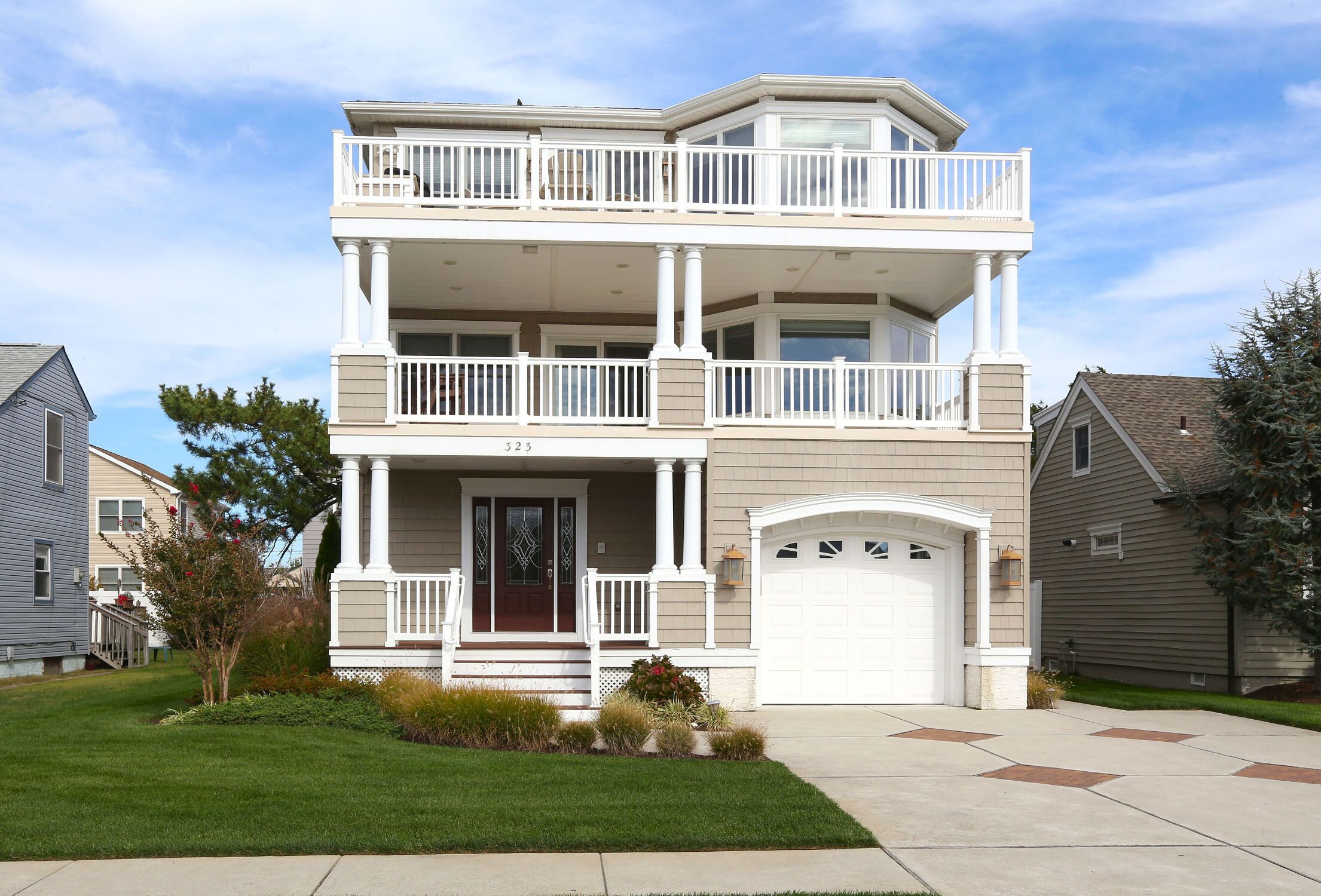 Desirable Beach Block Rental in the A-Zone, Elevator