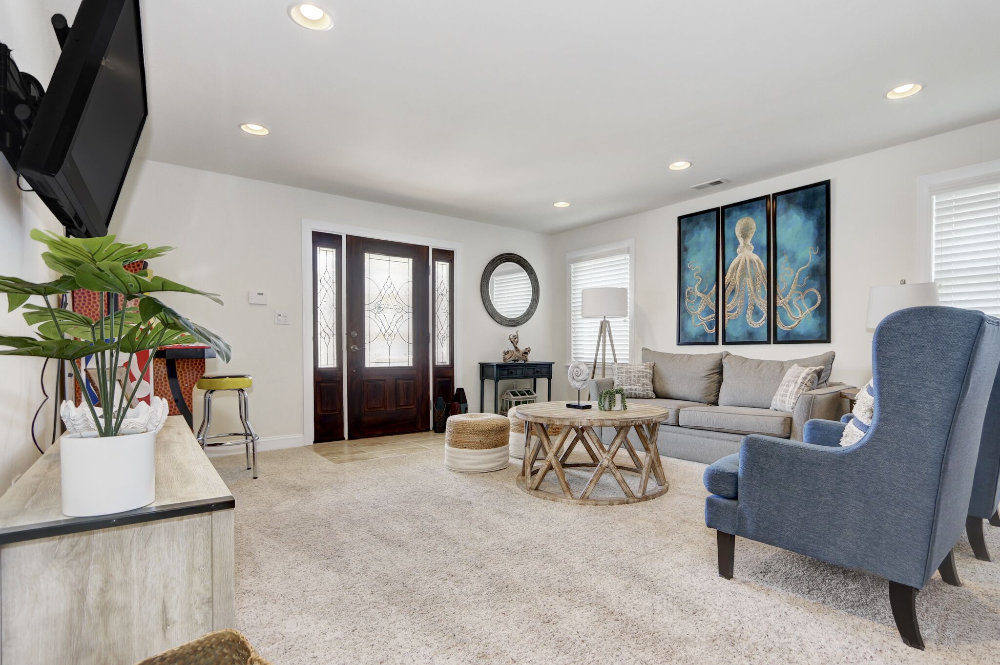 Desirable Beach Block Rental in the A-Zone, Elevator