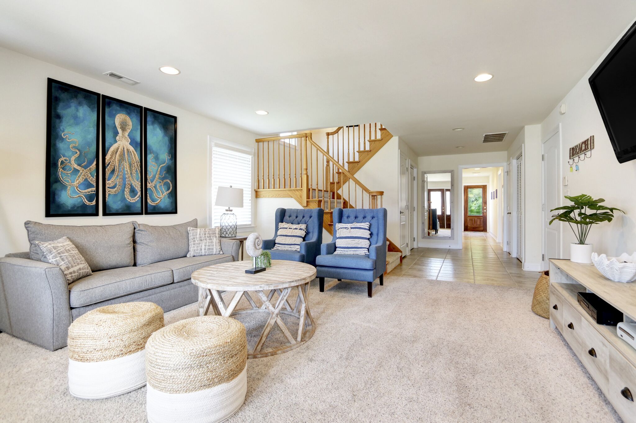 Desirable Beach Block Rental in the A-Zone, Elevator