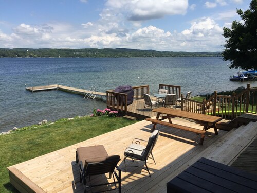 Beautiful Lake Charlevoix Waterfront Getaway! Toys, Kayaks And All You Need!