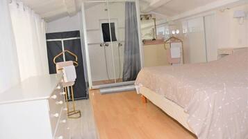 1 bedroom, soundproofing, free WiFi