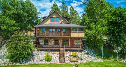 Resort FUN-Beach-Hot tub-Pool-Kayak-Water Trampoline