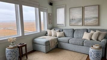 Smart TV, fireplace, DVD player, ping pong