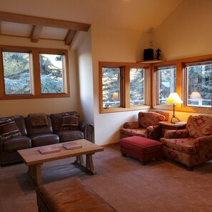 Smart TV, fireplace, DVD player, table football