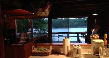 Lake House, 200 metriä yksityinen rantaranta ja upea vuoristomaisema!