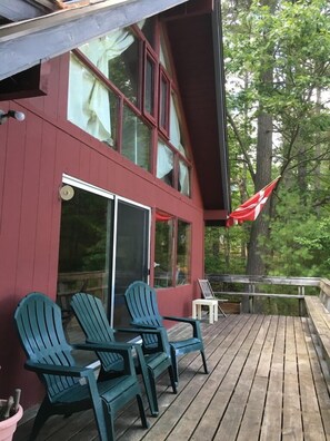 Terrace/patio - Mountain-View Waterfront Escape – Enjoy all that is Great about Summer in Maine! (Denmark)