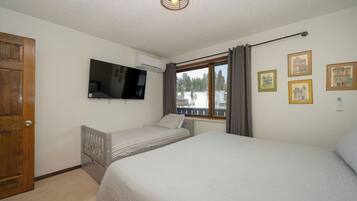 11 bedrooms, desk, iron/ironing board, WiFi (free)