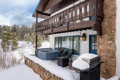 Spectacular 11BR Mountain Home for Large Groups