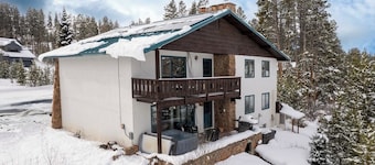 Chalet de 11 chambres, 8 salles de bain! À quelques pas de l'ascenseur de Winter Park!