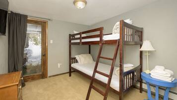 11 camere, una scrivania, ferro/asse da stiro, Wi-Fi gratuito