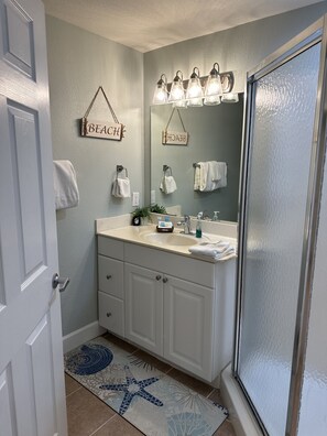Bathtub, towels - Tidewater Beach Resort 516 Beach Service Included!  (Panama City Beach)