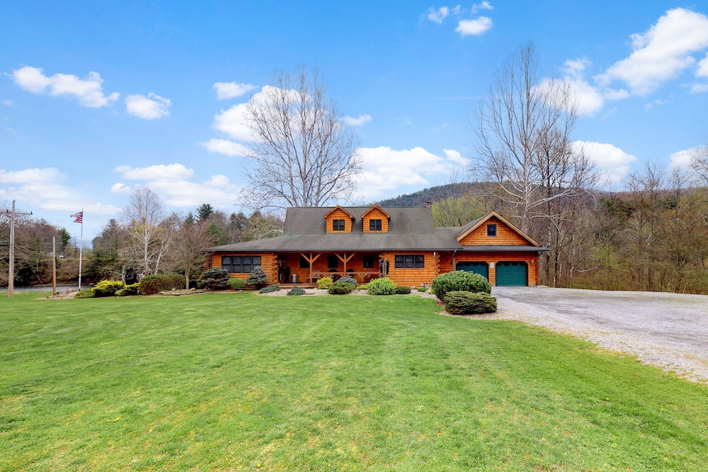 Sycamore Cabin with Hot Tub Breathtaking Views