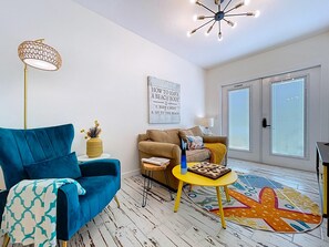 Smart-TV, Videospiele, DVD-Player, Bücher