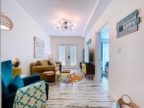 Smart-TV, Videospiele, DVD-Player, Bücher