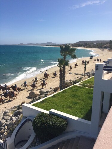 Beachfront Condo, Summer Special, 154 u.s.  per night!!!!!!!