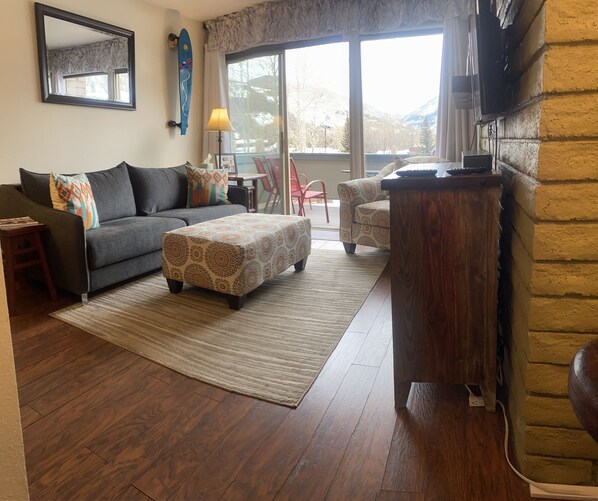 Smart TV, fireplace, printers