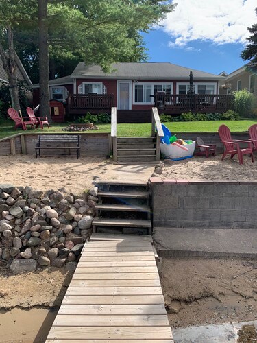 Charming Pratt Lake Lakefront 2BR Cottage