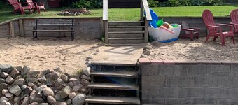 Charming Pratt Lake Lakefront 2BR Cottage
