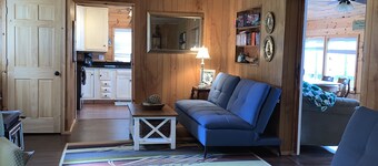 Charming Pratt Lake Lakefront 2BR Cottage
