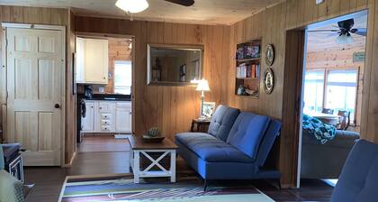 Charming Pratt Lake Lakefront 2BR Cottage