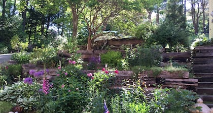 Lakeside retreat in Central Maine