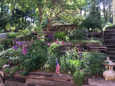 Lakeside retreat in Central Maine 