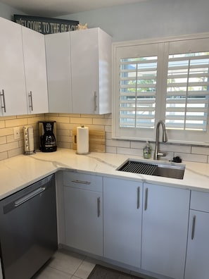 Fridge, microwave, oven, stovetop - COZY UNIT ON THE BEACH, ACCESS TO 3 POOLS.
Very clean, newly remodeled kitchen! (Siesta Key)