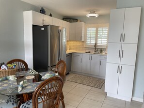 Dining - COZY UNIT ON THE BEACH, ACCESS TO 3 POOLS.
Very clean, newly remodeled kitchen! (Siesta Key)