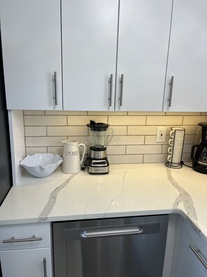 Interior - COZY UNIT ON THE BEACH, ACCESS TO 3 POOLS.
Very clean, newly remodeled kitchen! (Siesta Key)