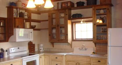 Peaceful setting 10 minutes to New Braunfels, San Marcos or Seguin