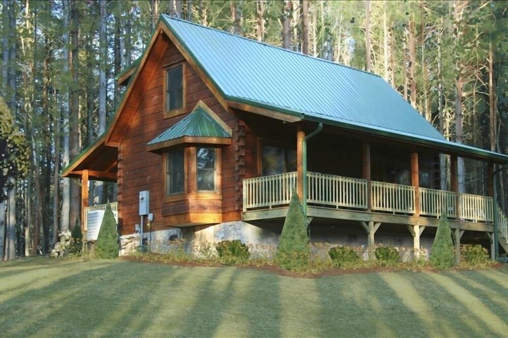 Beautiful Cabin w/River Lot!