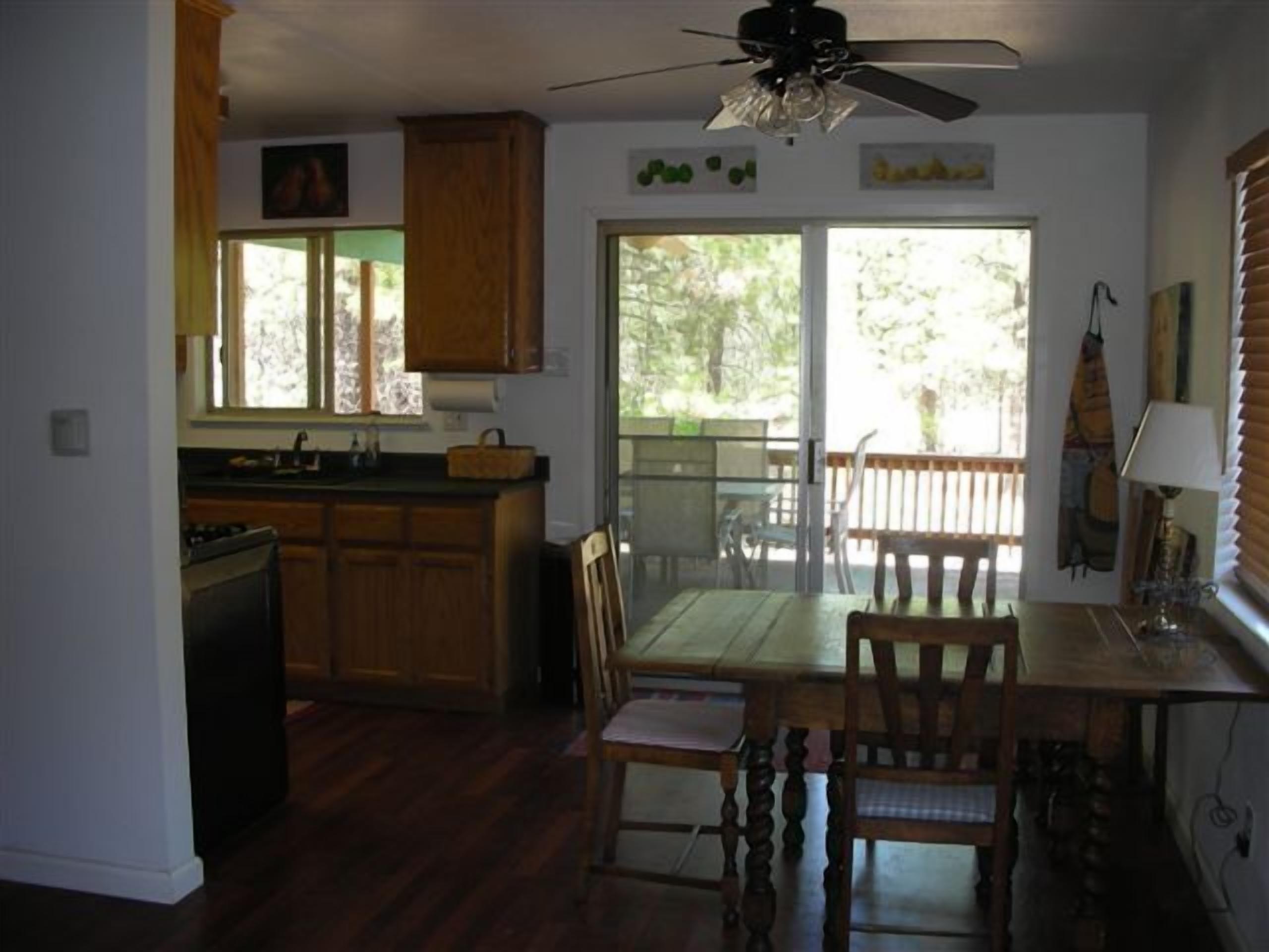 Trinity River Rental House, Free Wireless Internet and Flat screen TV!!