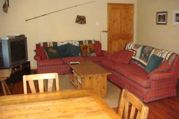 Living Room, (new flatscreen TV not pictured)