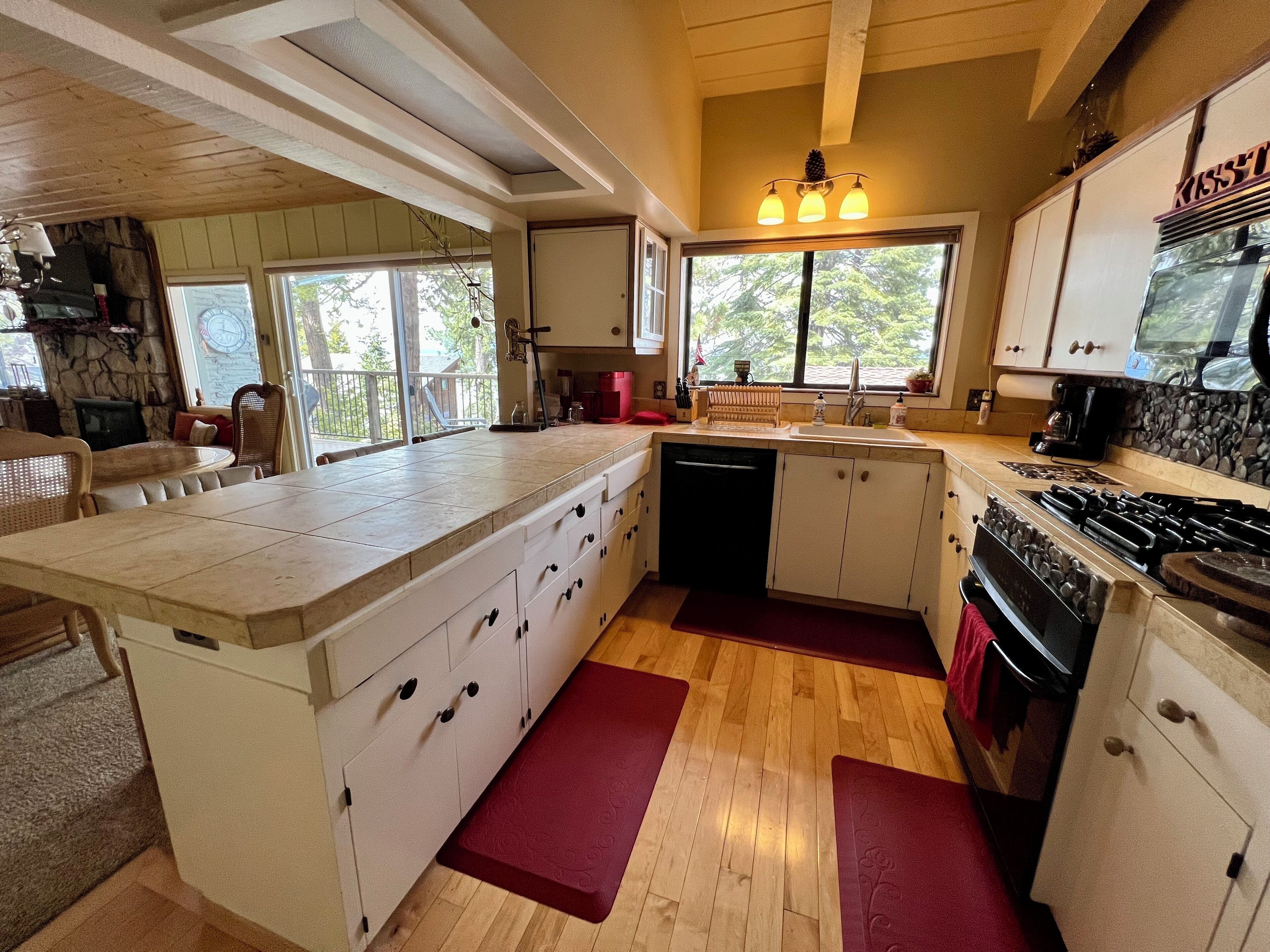 Overlooking the lake, Tahoma, steps from the beach and pier