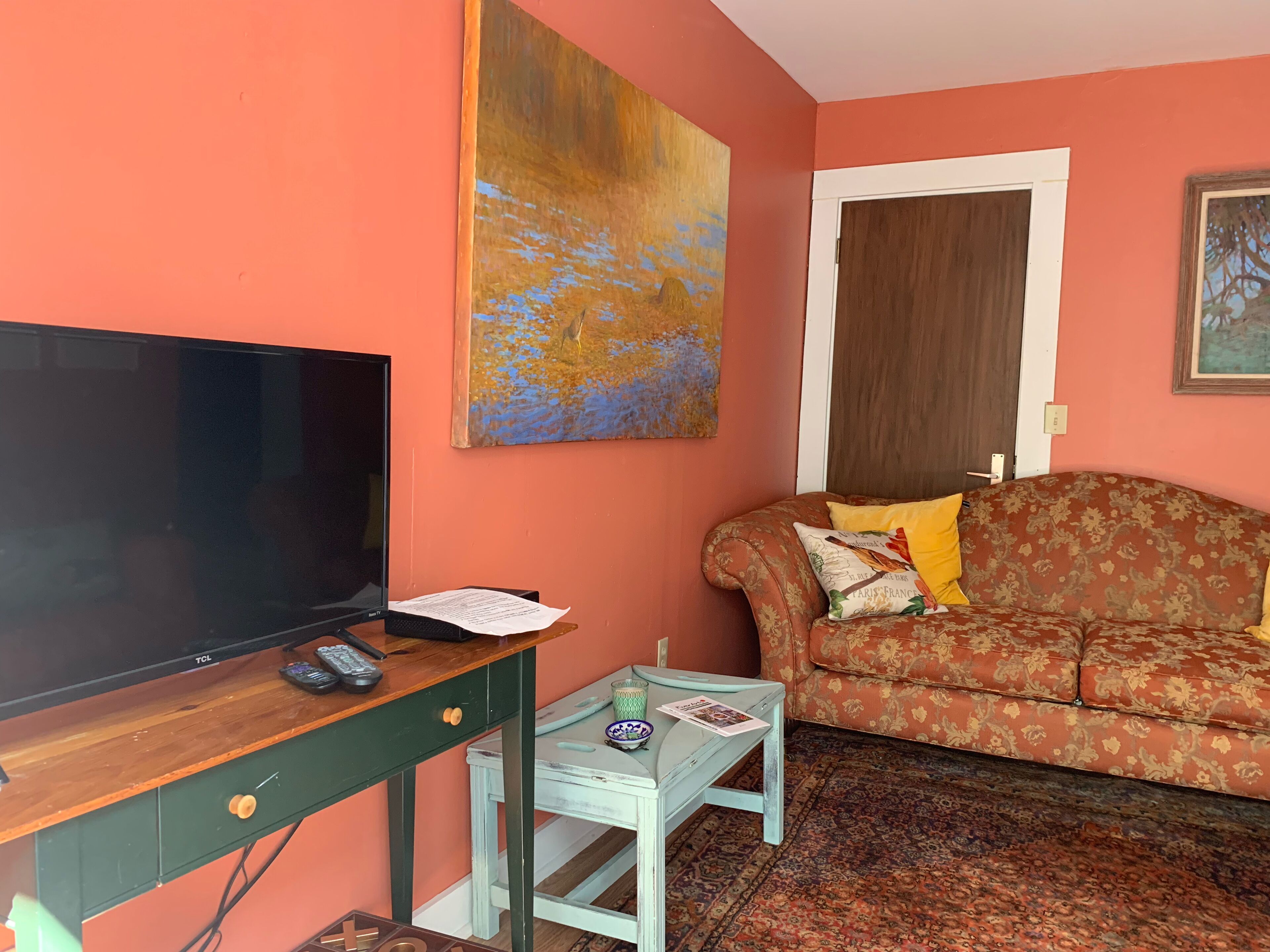 Walk to coffee shops/restaurants and much more!