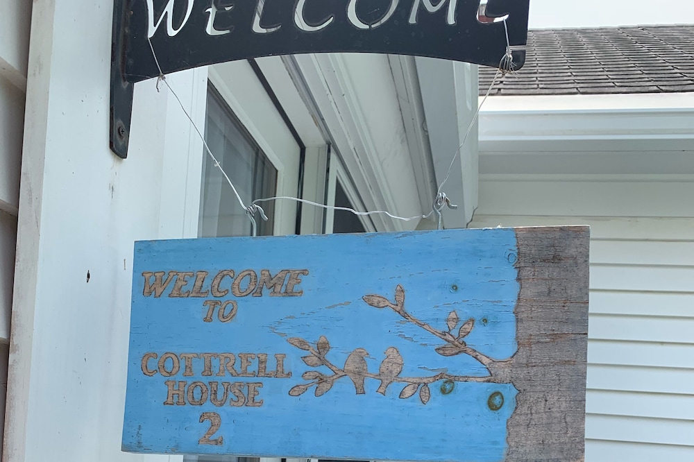 Walk to coffee shops/restaurants and much more!