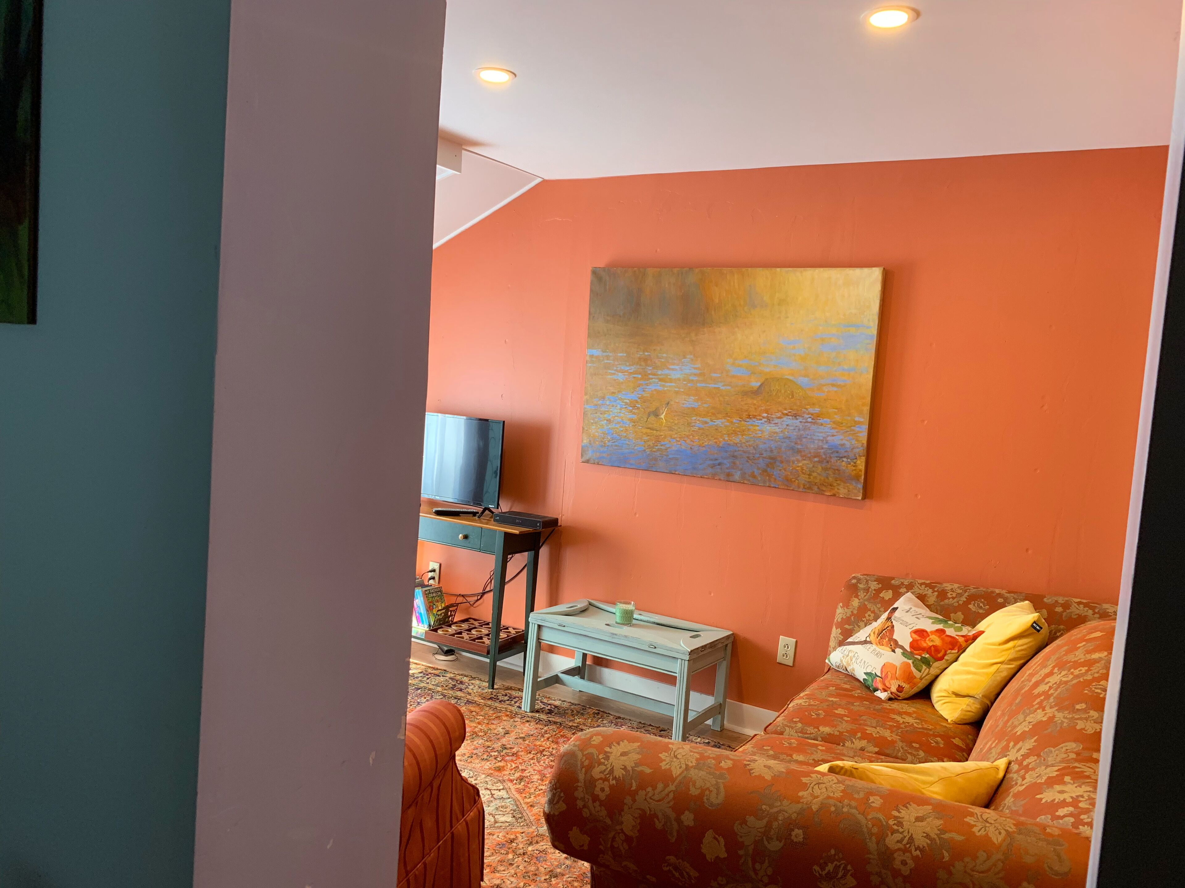 Walk to coffee shops/restaurants and much more!