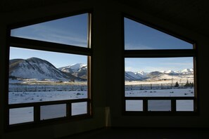 Interior - POSTCARD VIEWS-3 min TO TOWN, 5 TO SLOPES 10 ACRES 2100 SQFT  (Crested Butte)