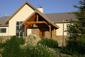 Exterior - POSTCARD VIEWS-3 min TO TOWN, 5 TO SLOPES 10 ACRES 2100 SQFT  (Crested Butte)