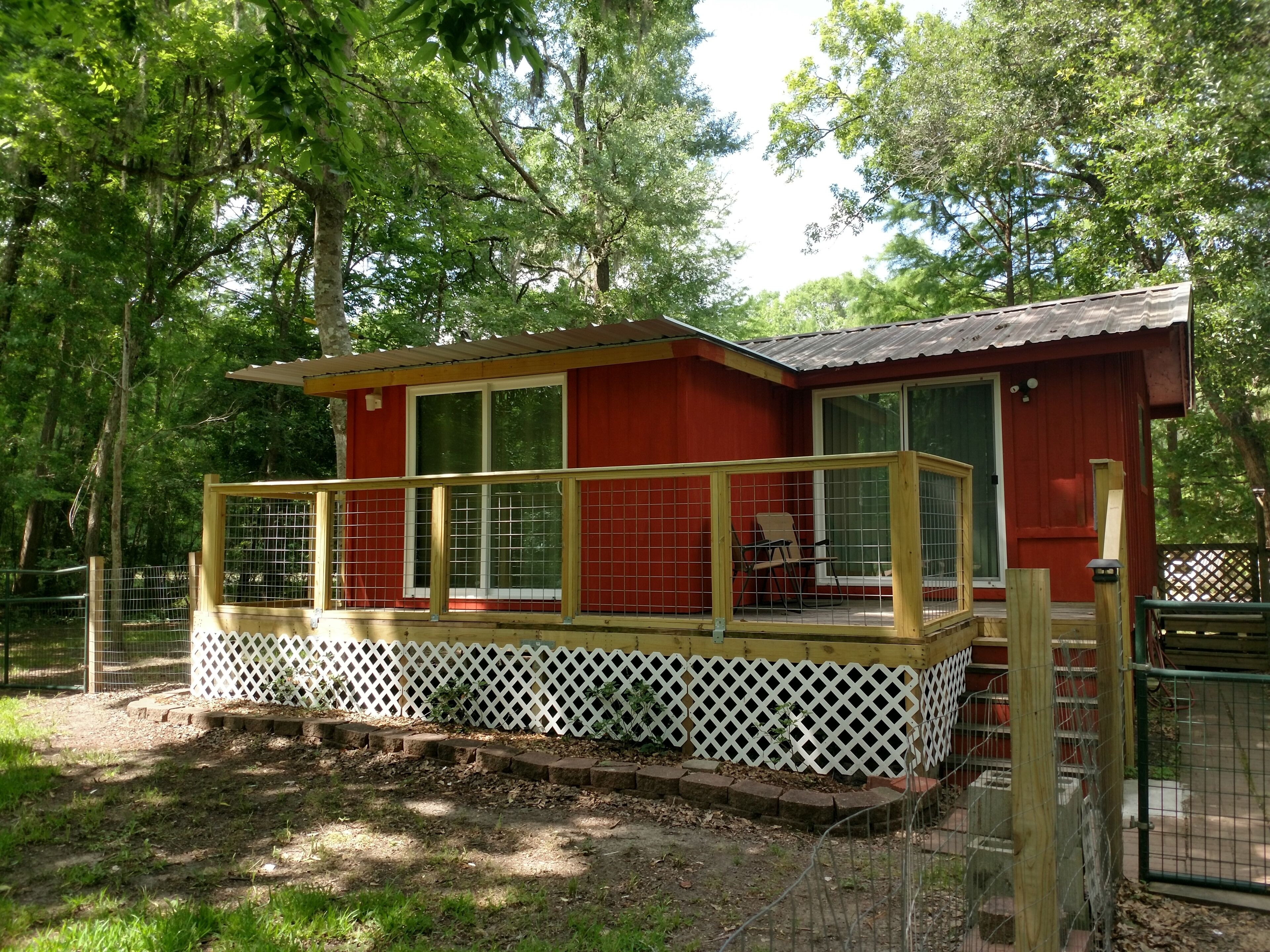 Peaceful rural cottage on small private lake 