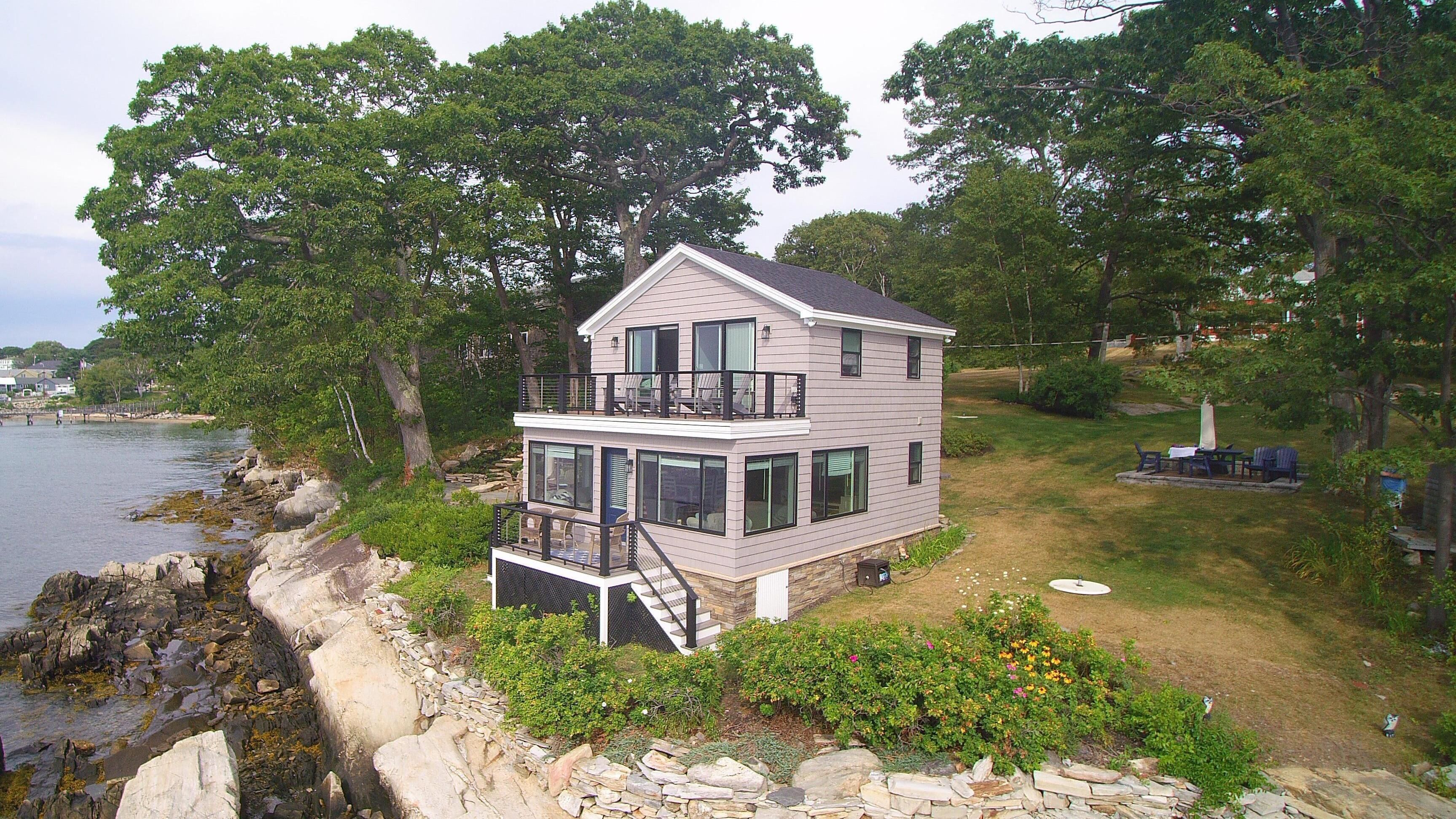 Waterfront Island Getaway w/two cottages perfect for Multiple or Large Families