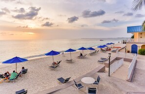 Accommodatie ligt op het strand, strandlakens