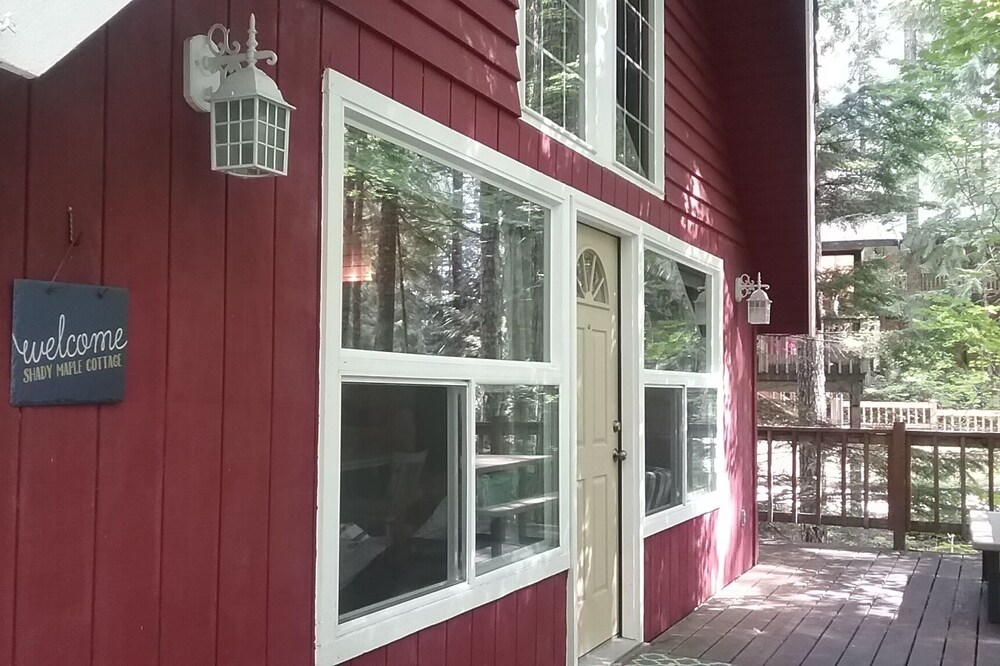 Enjoy a Relaxing Weekend in the Woods at Shady Maple Cottage🌲🍂🍁