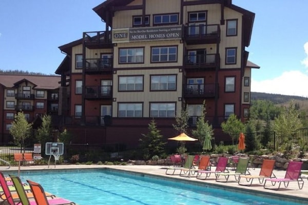 Piscina all'aperto, una piscina riscaldata