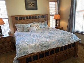 5 bedrooms, desk, iron/ironing board, travel cot