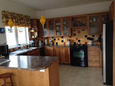 Gorgeous Mayfield Lake View House - Weekday discounts!