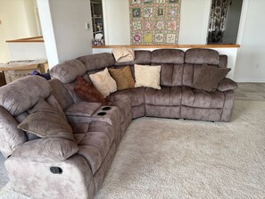 Smart TV, DVD player, table tennis, books