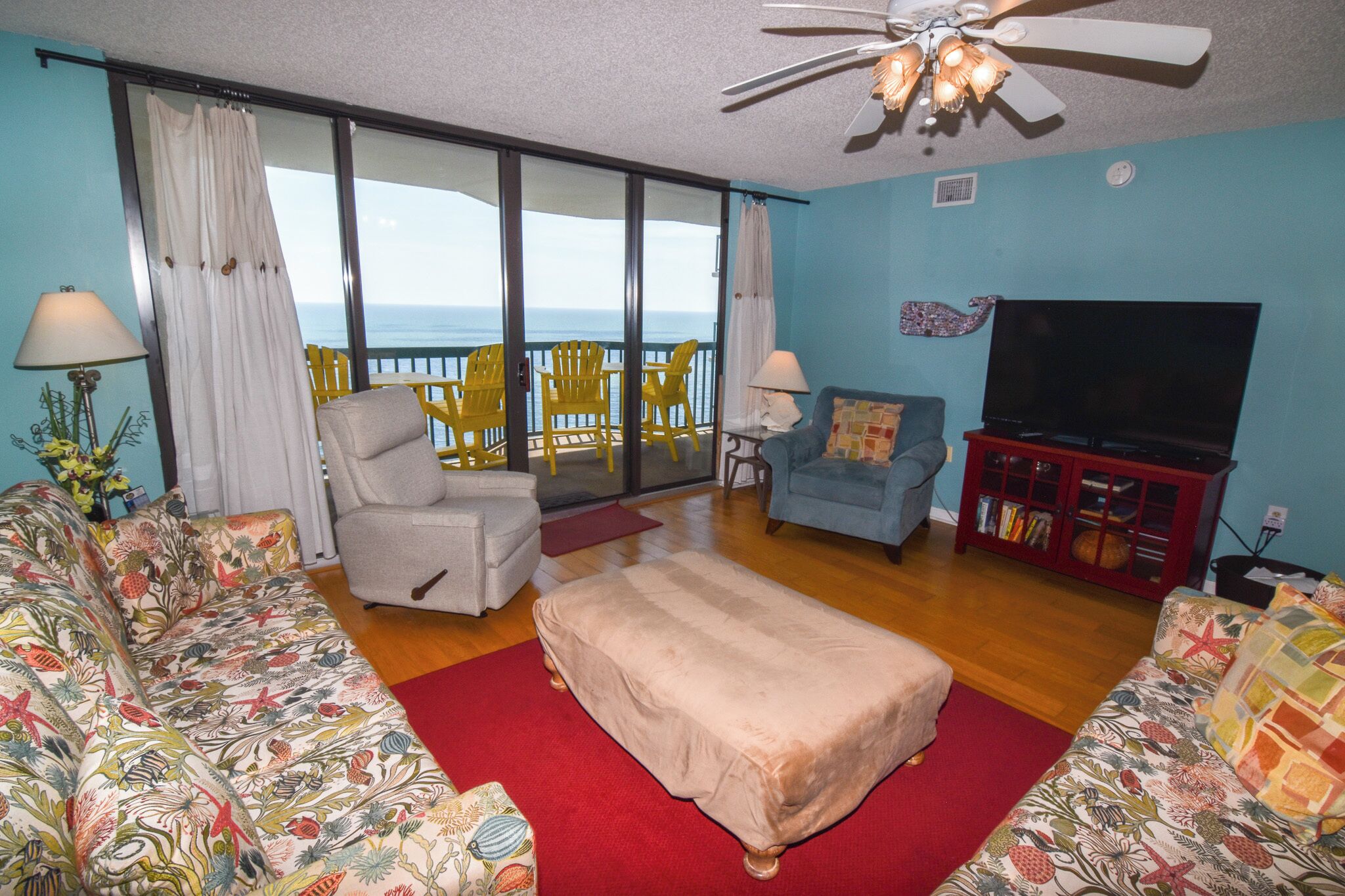 SPACIOUS OCEANFRONT 3 bedroom 3 bath. Sleeps 8. Amenities/location. Ocean Drive