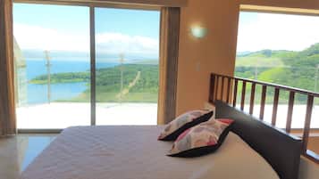 2 soverom, skrivebord, reiseseng for barn og wi-fi